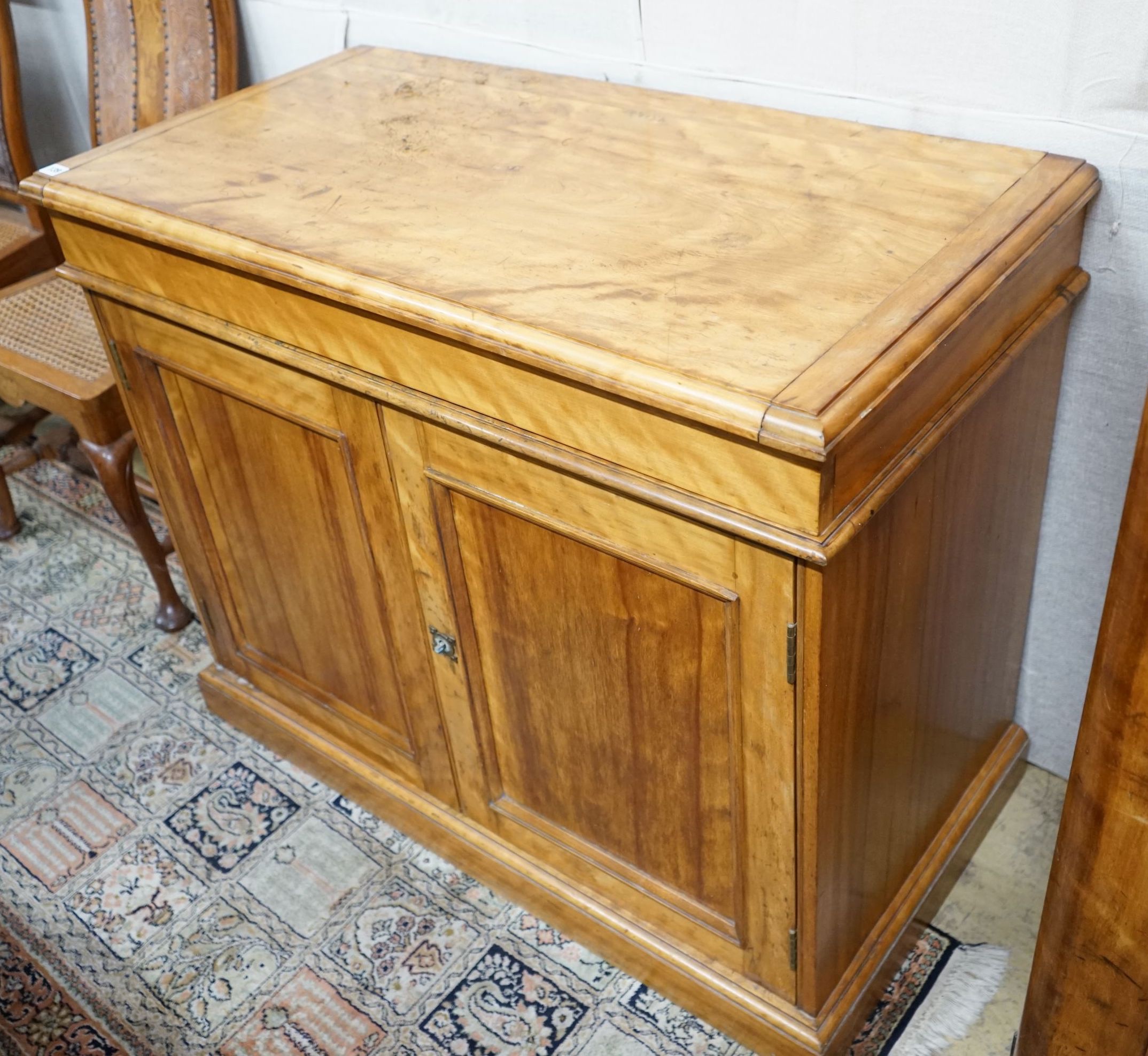 A Victorian satin birch hinged top wash stand, width 104cm, depth 54cm, height 86cm